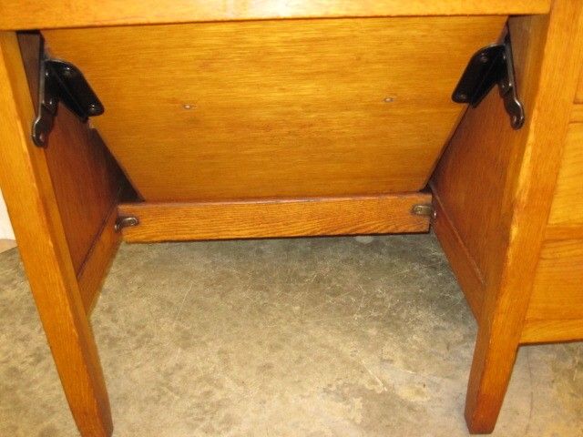 Antique Oak Desk w Pull Out Manual Typewriter Area NEAT  