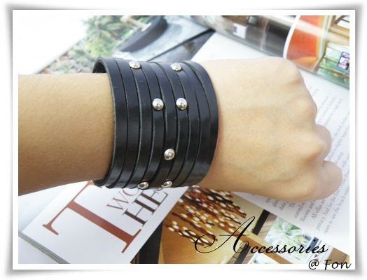 Bracelet Wristband Cuff Point Stud Leatherette Rock Punk 4.5x21 cm