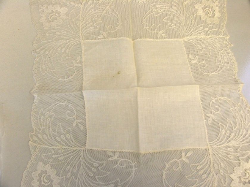 VINTAGE HANDKERCHIEF IVORY LINEN FLORAL ANTIQUE LACE  