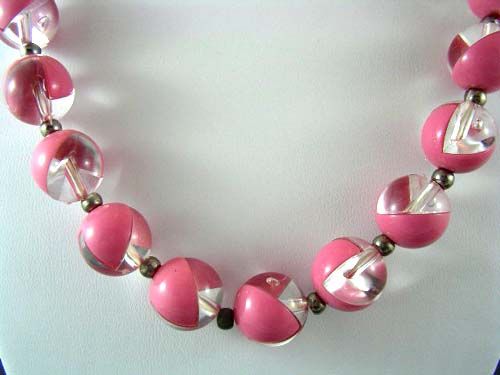 FUN FUNKY RARE Vtg RETRO Opaque Pink & Clear Lucite Bead Necklace 