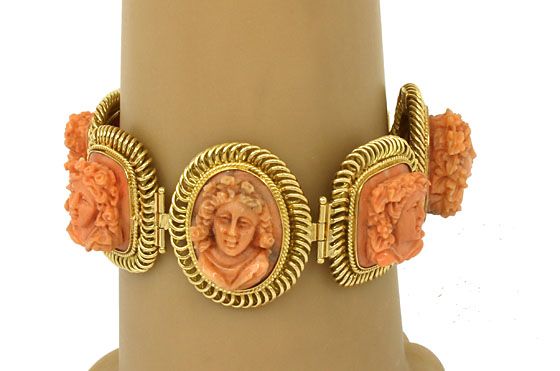 STUNNING 18K & 3D HAND CARVED CORAL CAMEOS BRACELET  