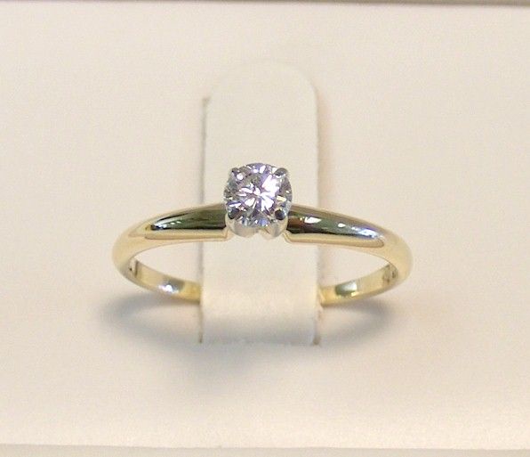 NEW 14K YELLOW GOLD SOLITAIRE DIAMOND ENGAGEMENT RING *  