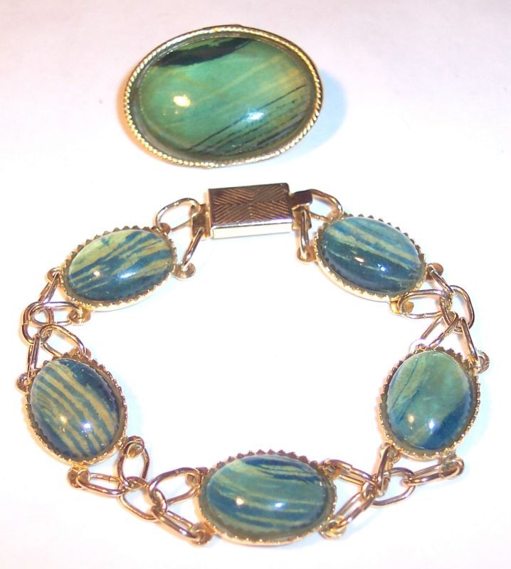 VINTAGE LUCITE CABOCHON GOLD TONE BRACELET & BROOCH  