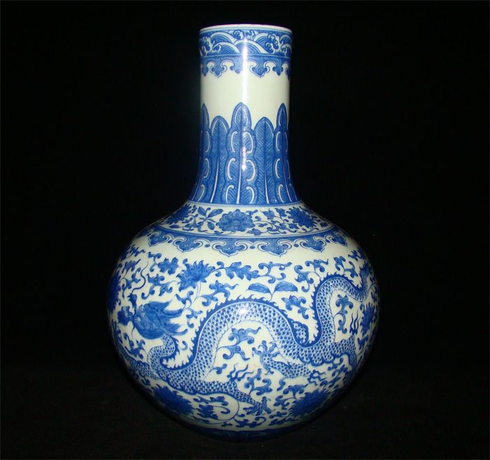 MAGNIFICENT Chinese Blue and White Porcelain Dragon Celestial Vase 