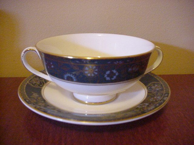 Royal Doulton China Carlyle H5018 Cream Soup Set   