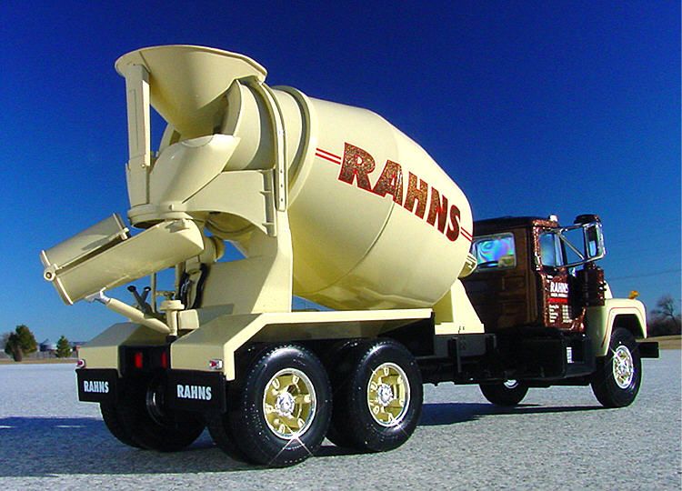 VR   RAHNS CONCRETE   R MACK CEMENT MIXER   First Gear  