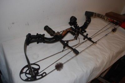 Elite Archery Aigil RH Compound Bow 28 70# with Extras  