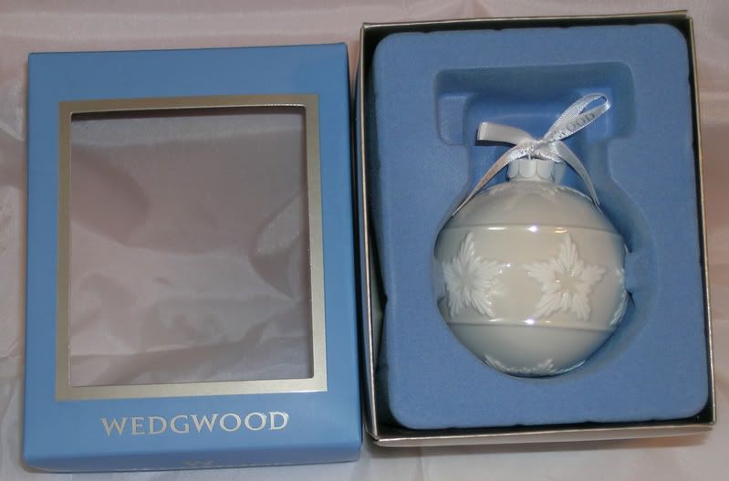 NEW WEDGWOOD WHITE JASPERWARE STAR RELIEF ORNAMENT NIB  